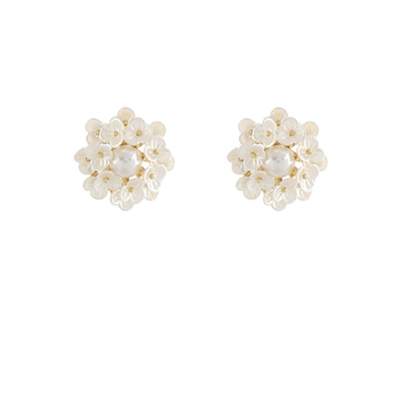 Cluster Flower Pearl Earrings